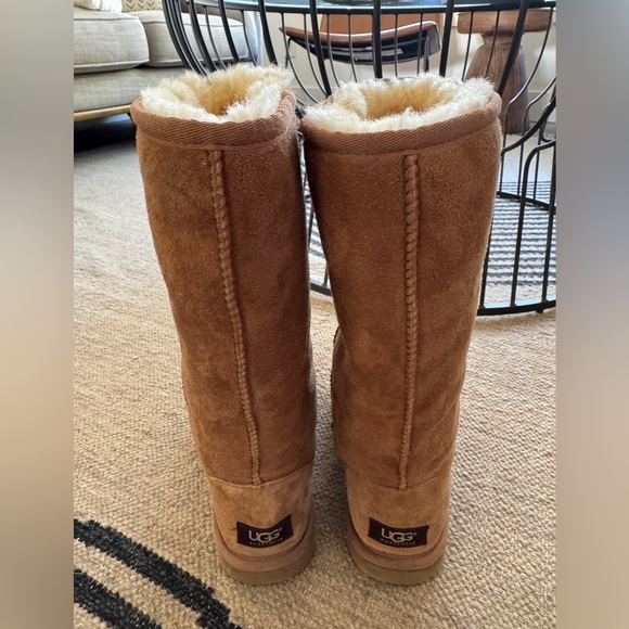 UGG Classic Tall Boot in Chestnut. Preloved. Size 7. Very Good Condition. - Picture 1 of 11